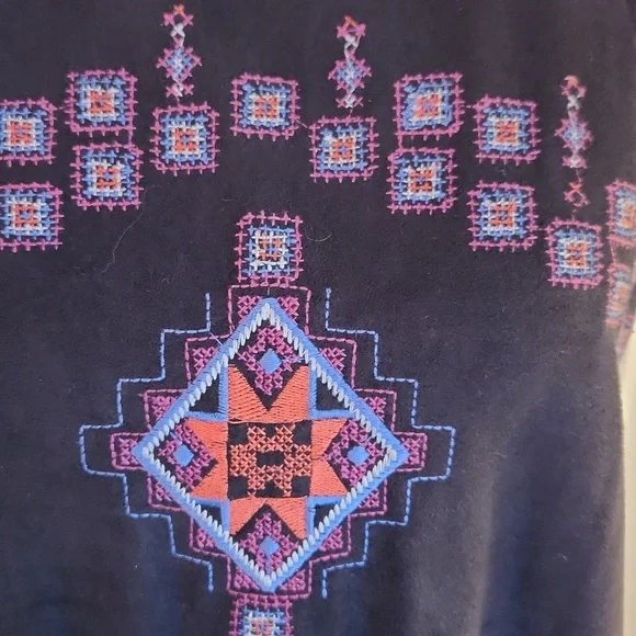 Hollister, NWOT, Women's Top, Black with Embroidery on front, Medium - Picture 2 of 13